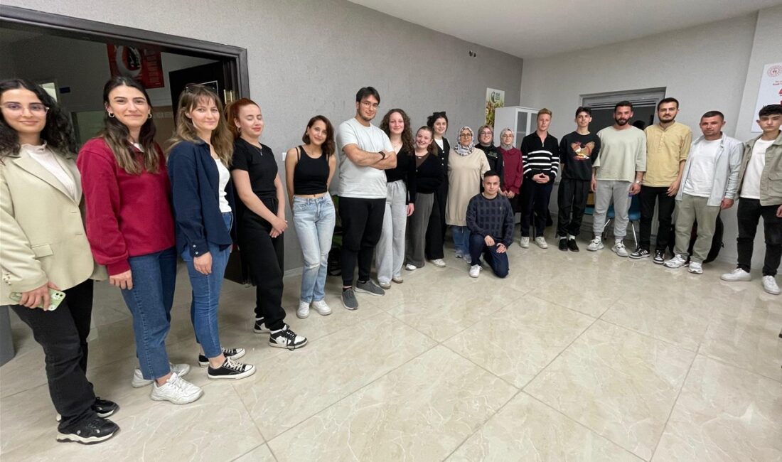 GSB yurtlarında kalan öğrenciler, müziğin birleştirici gücünü keşfetmek için bir