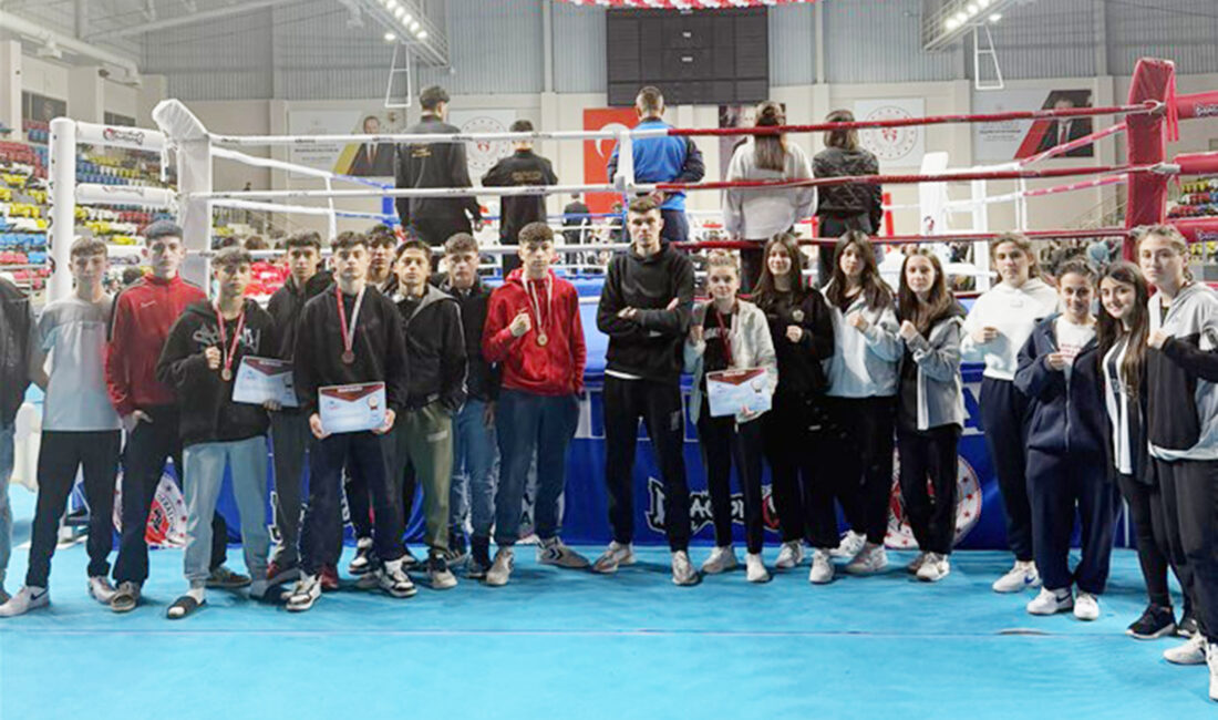 Bolu’da düzenlenen Muay Thai Okullar Arası Türkiye Şampiyonası’nda Afyonkarahisar’ı temsil