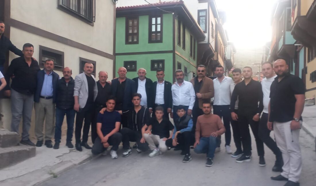 Afyonkarahisar’ın Küçükkalecik Mahallesi’nde yaşayan Çekiciler ailesi, yaklaşık bir asırdır süregelen