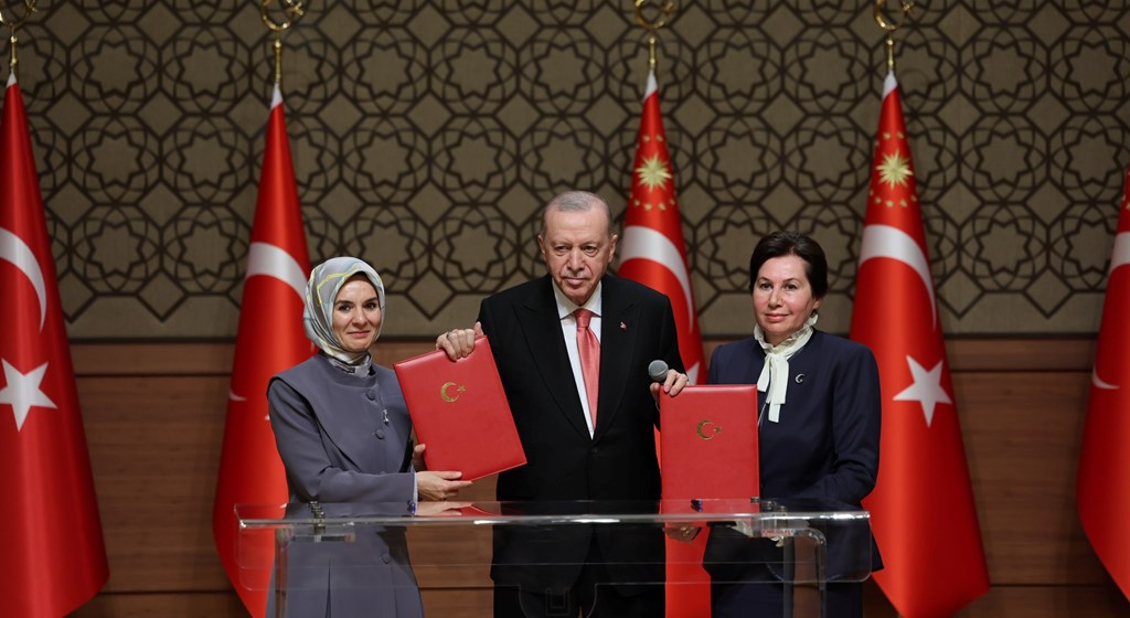 Aile ve Sosyal Hizmetler Bakanlığı ile Kamu Görevlileri Etik Kurulu