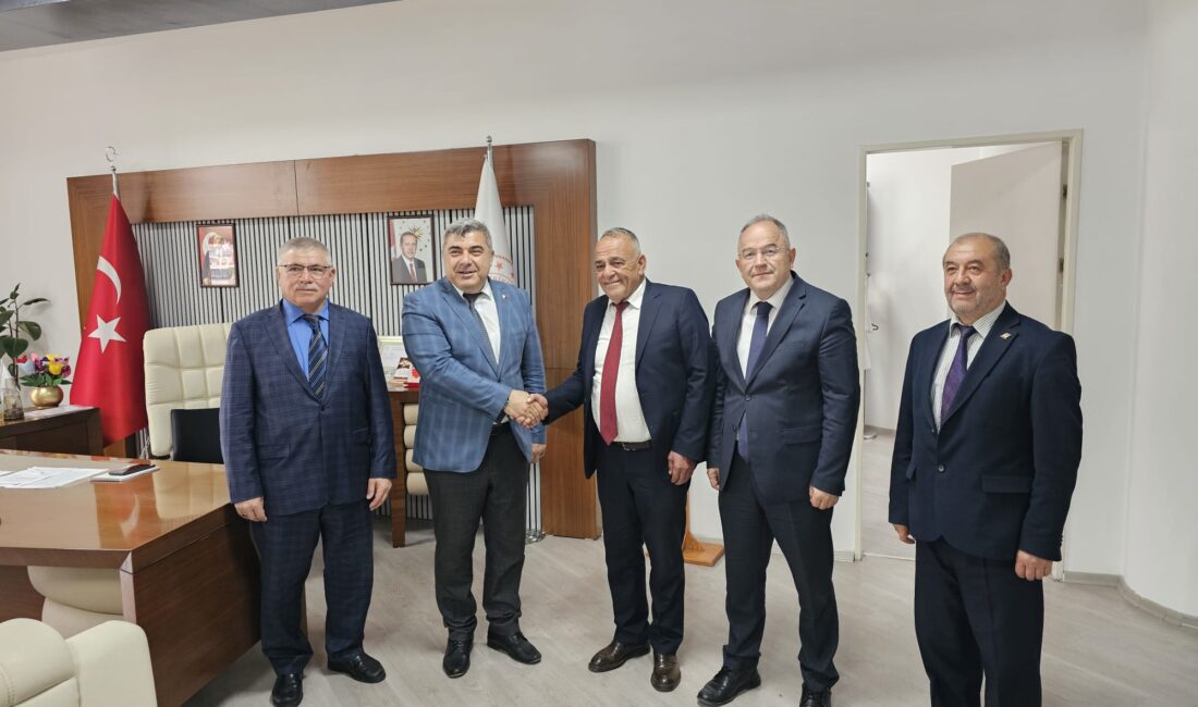 Başkan Erol’dan İl Müdürü Sünnetci’ye ziyaret Sinanpaşa Güney Belediye Başkanı Erol Karabacak; İl Milli Eğitim Müdürü