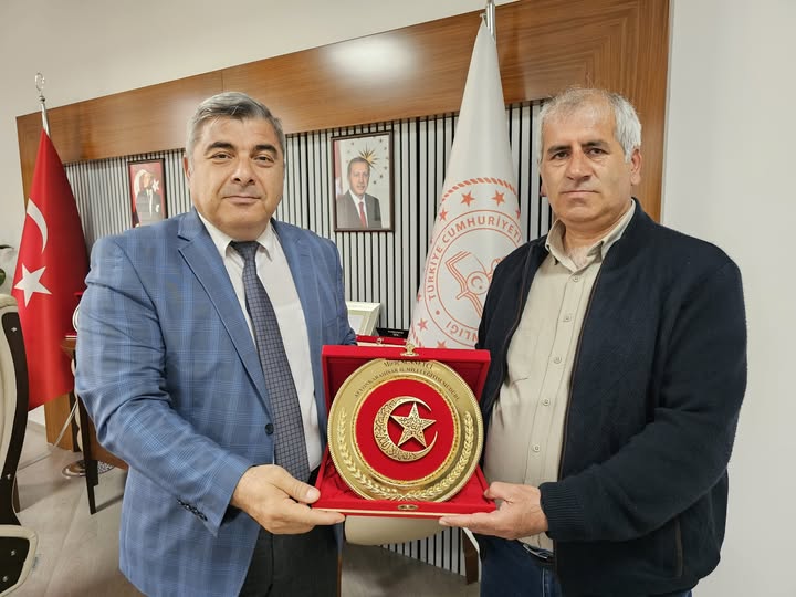 Şehit Gazi Birlik Sendikası İl Başkanı Gencelli’den İl Milli Eğitim Müdürü Sünnetci’ye ziyaret Şehit Gazi Birlik Sendikası Afyonkarahisar İl Başkanı Şaban Gencelli, İl
