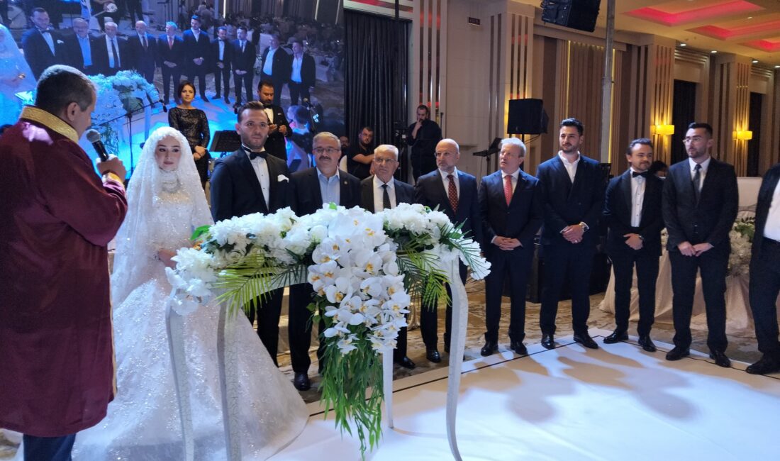 Afyonkarahisar iş dünyasının tanınmış simalarından Celalettin Ayvalı ile Abdullah Özbek’in