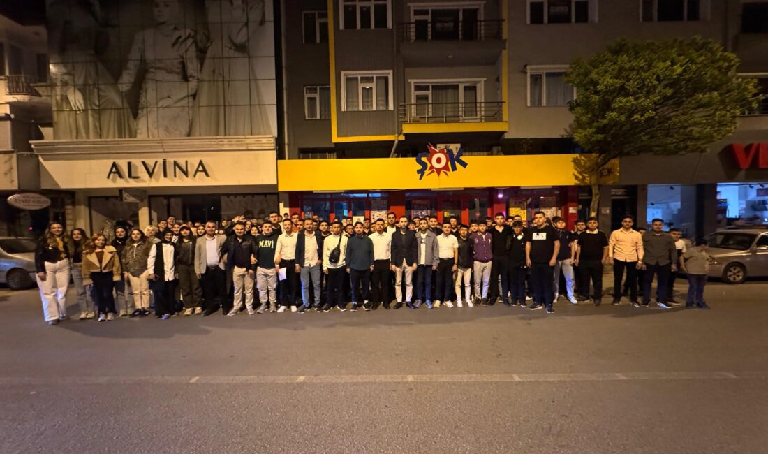 AK Parti Afyon Gençlik Kolları Ankara’da Gençfest’e katıldı AK Parti Afyonkarahisar İl Gençlik Kolları üyeleri, AK Parti Genel