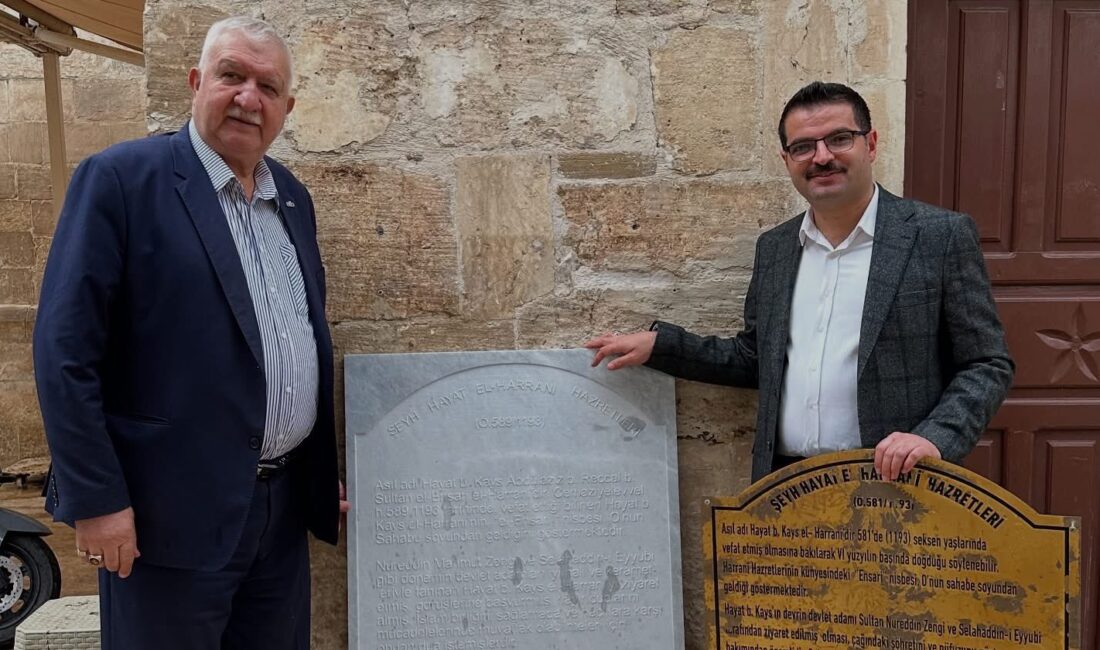 Hayati Harrani’nin kitabesi Afyon mermeriyle yenilendi Bir dönem Afyonkarahisar Şuhut Kaymakamı olarak görev yapan Harran Kaymakamı,