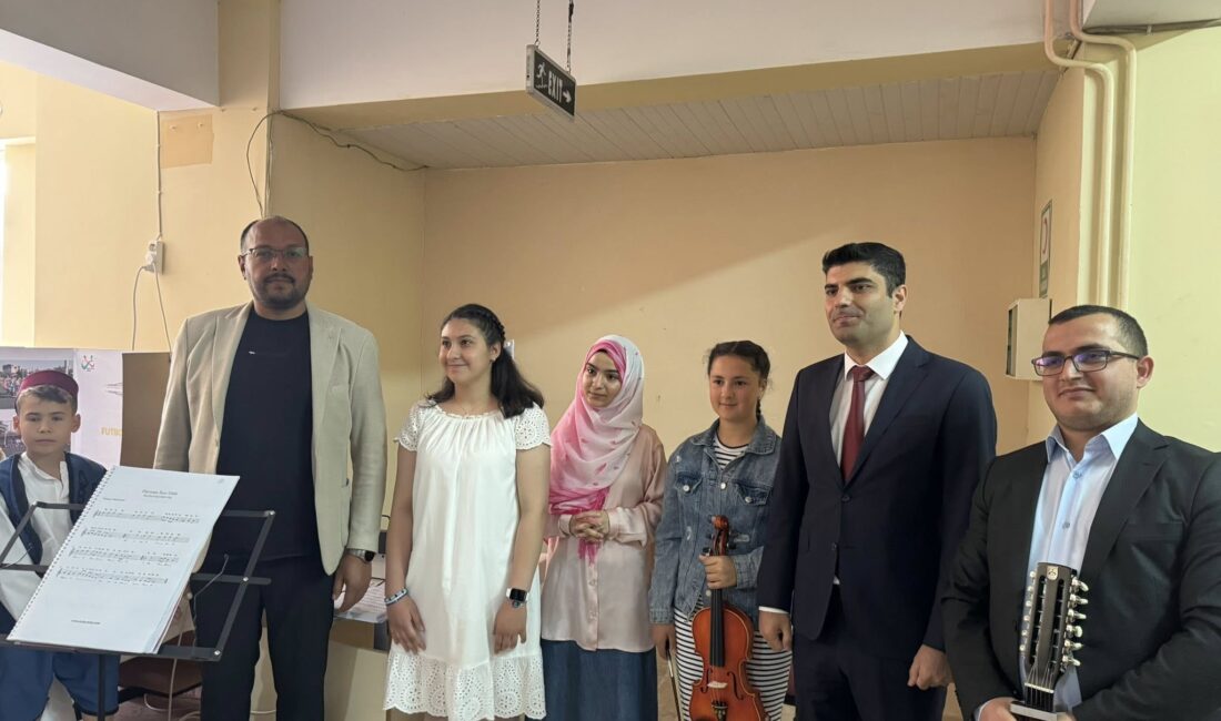 Bayat’ta Hayat Boyu Öğrenme Etkinlikleri’nin yıl sonu programı yapıldı Bayat’ta İlçe Halk Eğitim Müdürlüğü tarafından ‘Hayat Boyu Öğrenme Etkinlikleri’
