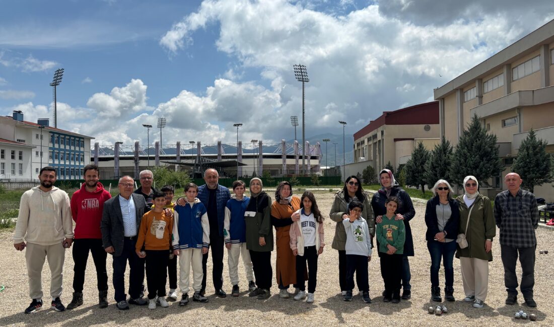 Kocatepe Spor Kompleksi’nde düzenlenen Anneler Günü’ne özel 'Anne-Çocuk' Bocce Müsabakaları