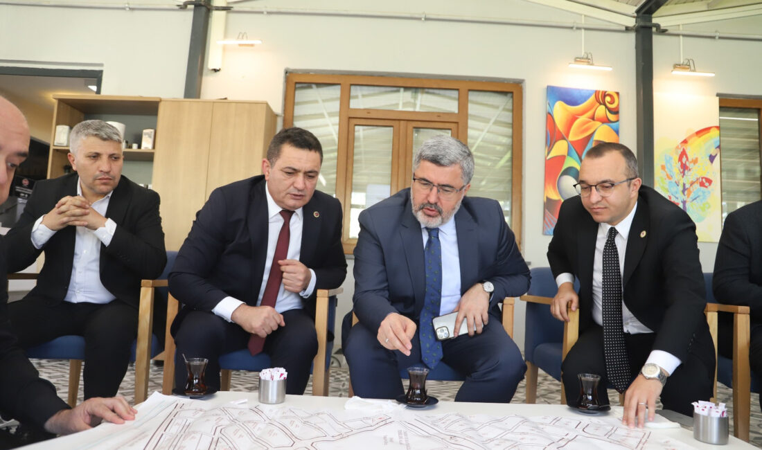 Çobanlar’da yapılacak olan yatırımların istişaresi yapıldı Çobanlar Belediye Başkanı Ali Altuntaş, İl Genel Meclisi AK Parti