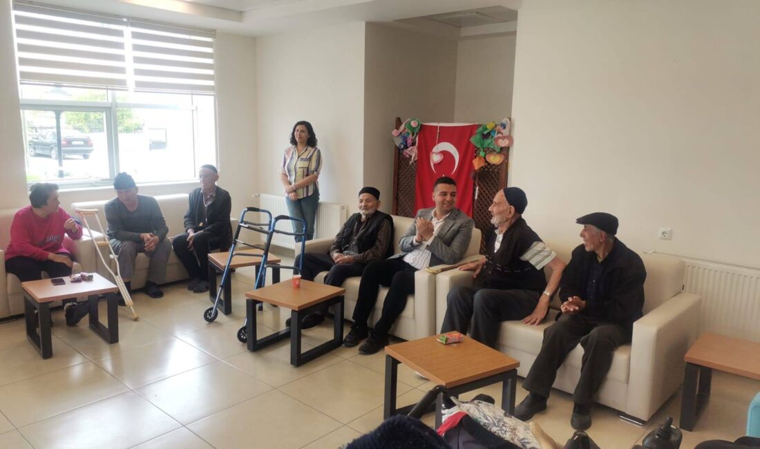 Emirdağ’da ‘Mutluluk Kervanı’ programı düzenlendi Emirdağ’da Afyonkarahisar Güzel Sanatlar Lisesi tarafından ‘Mutluluk Kervanı’ programı düzenlendi