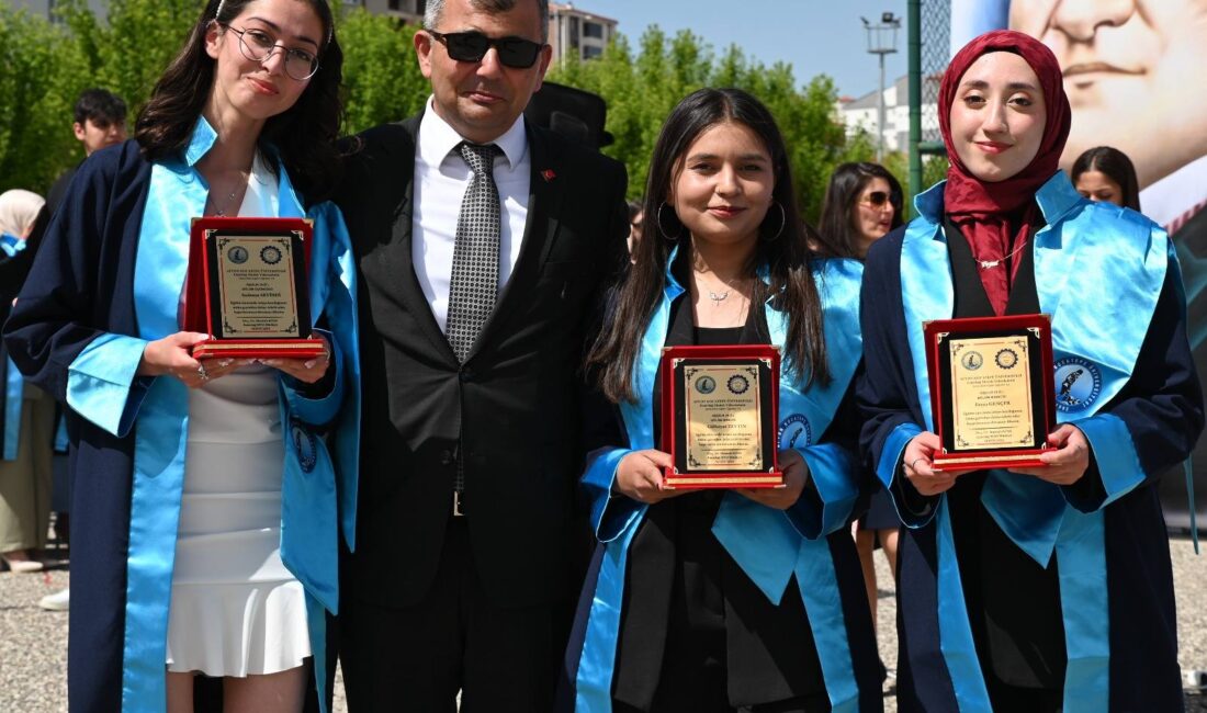 Emirdağ MYO’de mezuniyet heyecanı Afyon Kocatepe Üniversitesi (AKÜ) Emirdağ Meslek Yüksekokulu’nun 2024–2025 Akademik Yılı