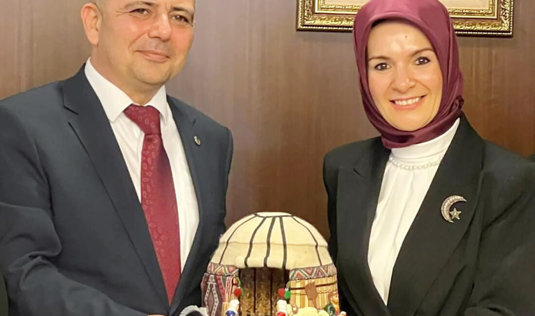Emirdağ’da yeni evlenecek çiftlere beyaz eşya düğün paketi hediye Cumhurbaşkanı Recep Tayyip Erdoğan ile Aile ve Sosyal Hizmetler Bakanı