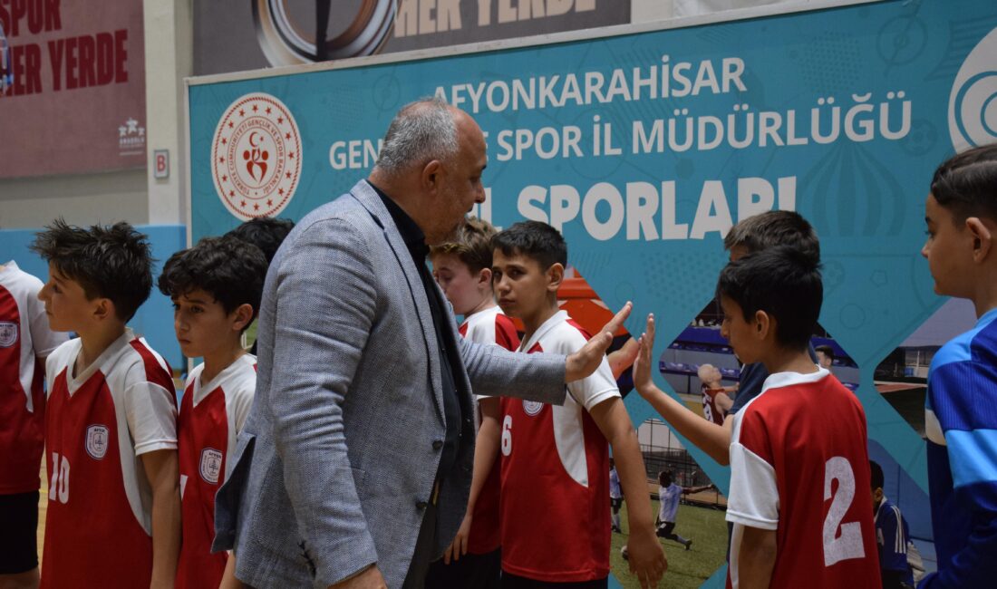 Afyonkarahisar’da düzenlenen Okul Sporları Futsal Küçük Erkekler Müsabakaları yoğun ilgi