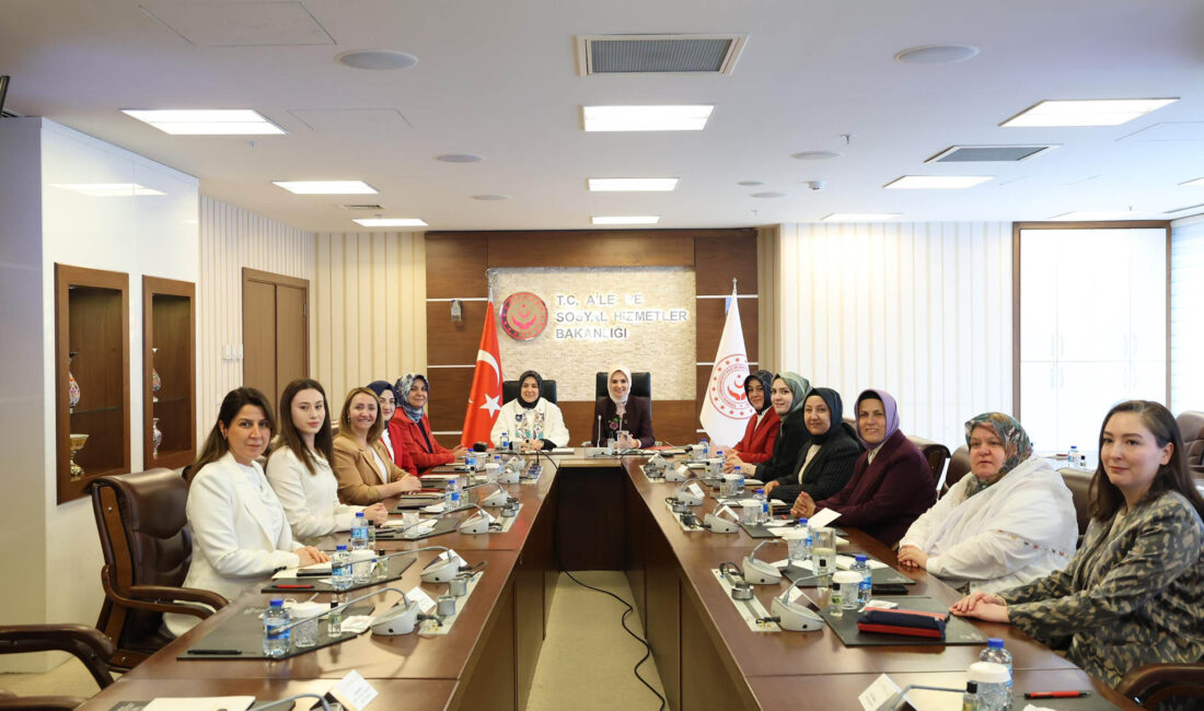 Kılınçarslan ve Gökçe Göktaş ile buluştu Aile ve Sosyal Hizmetler Bakanı Mahinur Özdemir Göktaş, AK Parti