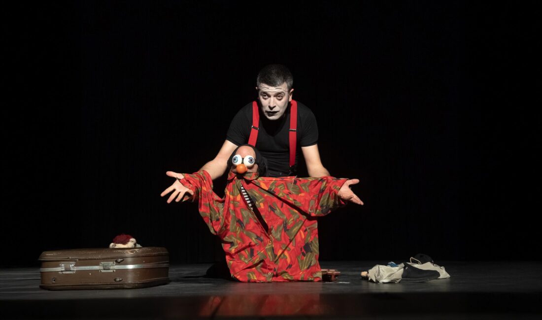 Tiyatro Festivali’nin 3. Gününde ‘Mimdo’nun Aradığı’ oyunu sahnelendi Afyonkarahisar’da Uluslararası 1. Kocatepe Tiyatro Festivali’nin 3. Gününde sanatçı İlker