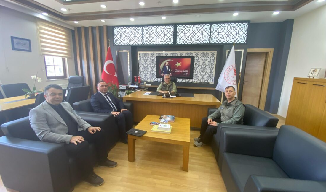 Çay Belediye Başkanlığı’ndan Milli Parklar Müdürlüğü’ne ziyaret Çay Belediye Başkanı Yaşar Kemal Kantartopu ve Çay Belediyesi İmar