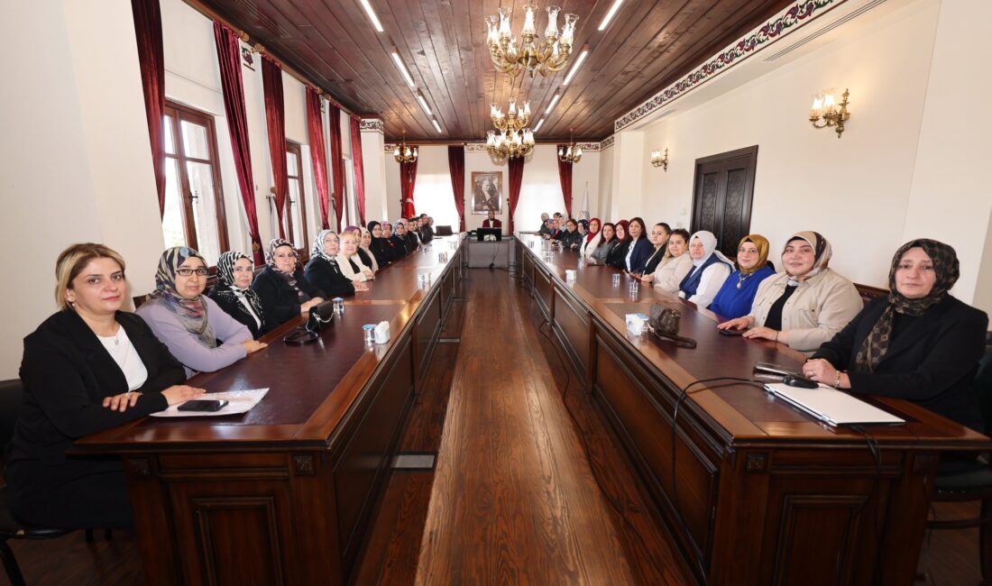 Afyonkarahisar Valisi Doç. Dr. Kübra Güran Yiğitbaşı, AK Parti Afyonkarahisar