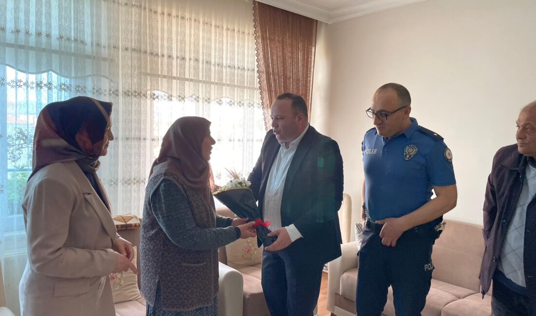 Afyonkarahisar/ Şuhut Kaymakamı İzzet Cem Eser Anneler Günü sebebi ile