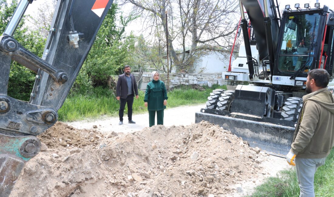İscehisar’da yeni içme suyu hattı çalışmaları sürüyor İscehisar ilçesi Selçuklu Mahallesi’nde Belediye Başkanı Seyhan Kılınçarslan tarafından içme