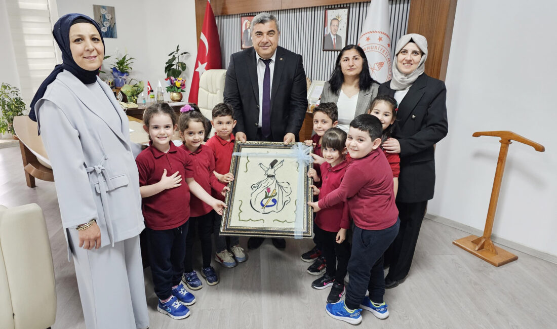 Minik elleriyle gelenekten geleceğe keçe dokudular Afyonkarahisar İl Milli Eğitim Müdürlüğü tarafından yürütülen 'Değerler Hareketi' projesinin