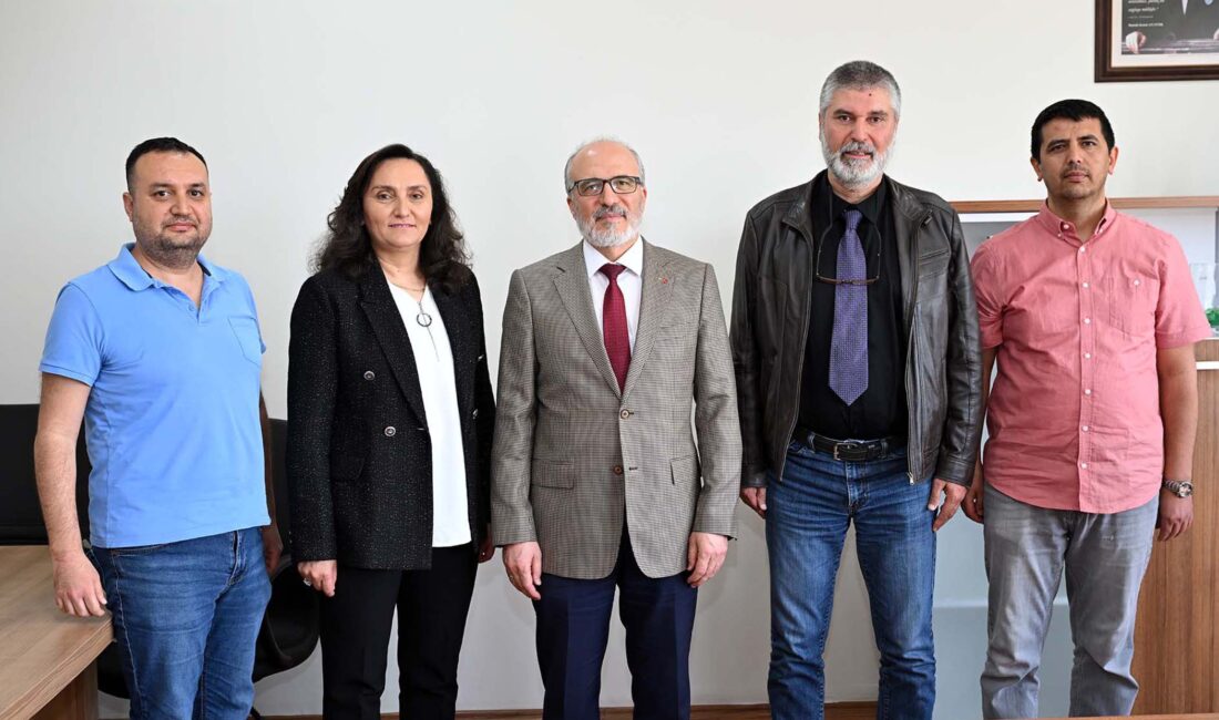 AKÜ Sağlık Bilimleri Enstitüsünün yeni müdürü Prof. Dr. Mustafa Tekerli oldu Afyon Kocatepe Üniversitesi (AKÜ) Sağlık Bilimleri Enstitüsünde düzenlenen devir teslim