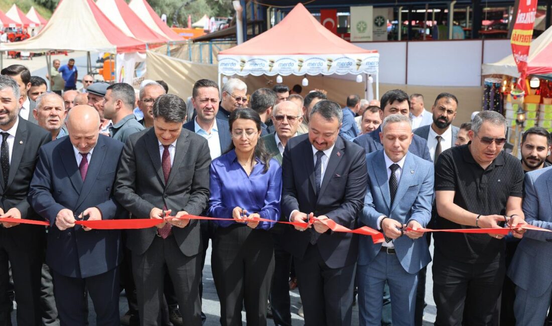 Sandıklı’da Tarım, Hayvancılık ve Seracılık Fuarı açıldı Sandıklı Kaymakamlığı, Sandıklı Belediyesi, Sandıklı Ticaret ve Sanayi Odası ile
