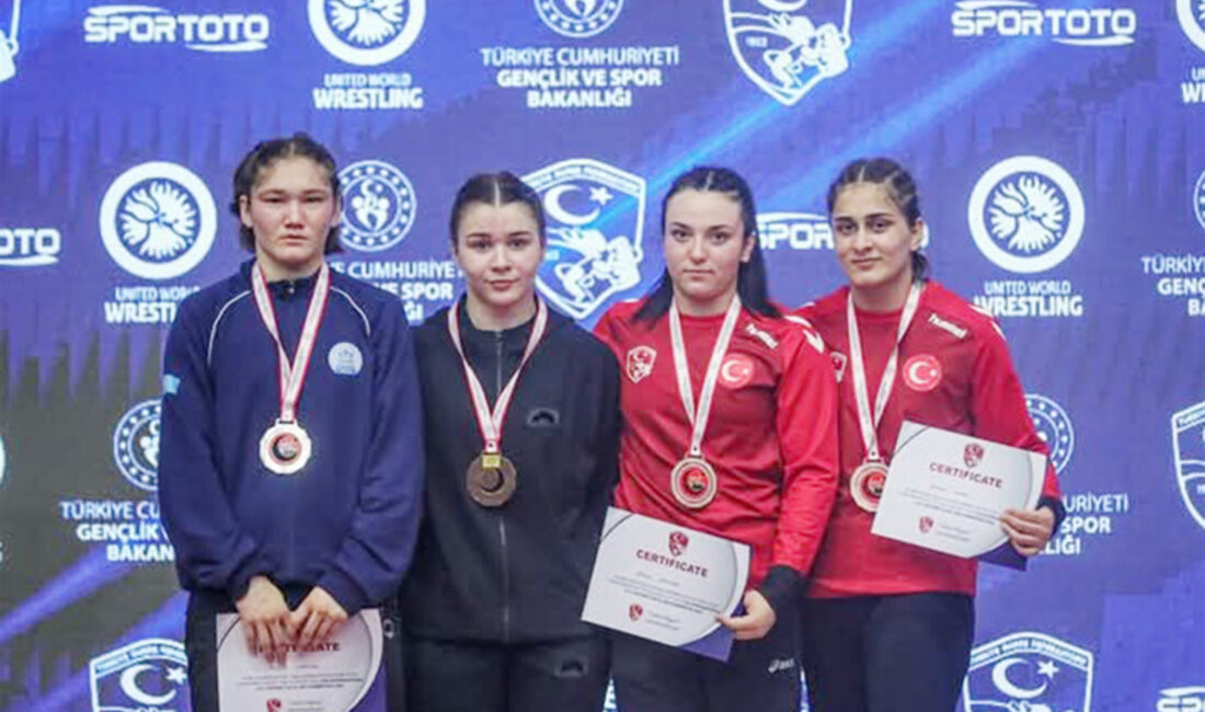 Antalya’nın Kemer ilçesinde düzenlenen U17 Güreş Uluslararası Zafer Kupası’nda Taşoluk