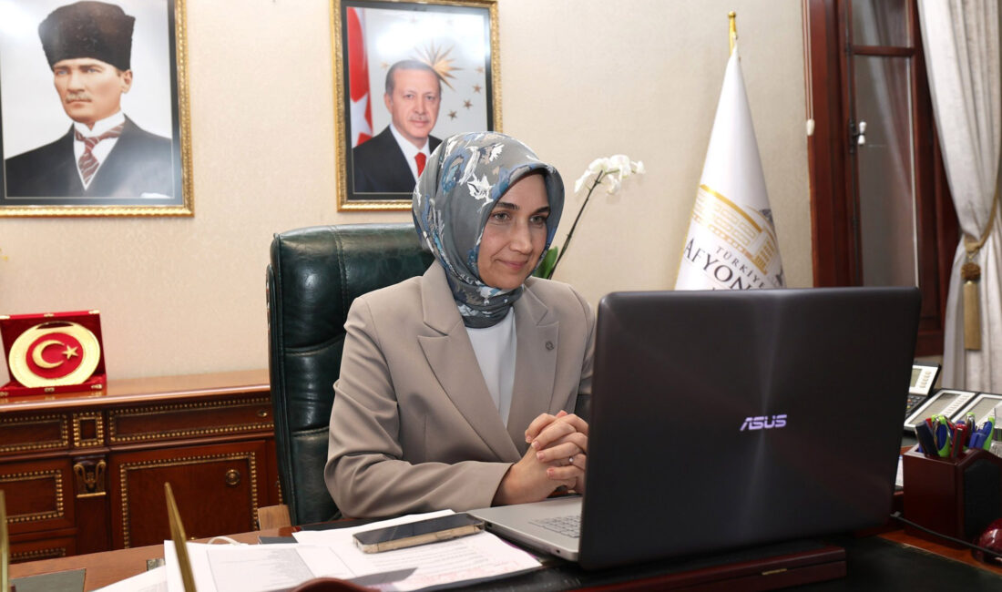 Yiğitbaşı, öğrencilere deneyimlerini aktardı Vali Kübra Güran Yiğitbaşı, İstanbul Sabahattin Zaim Üniversitesi Kariyer Merkezi