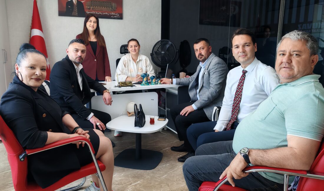 Karahisar Antika Severler Derneği Başkanı Emre Şirinoğlu, Başkan Yardımcısı Mahmut