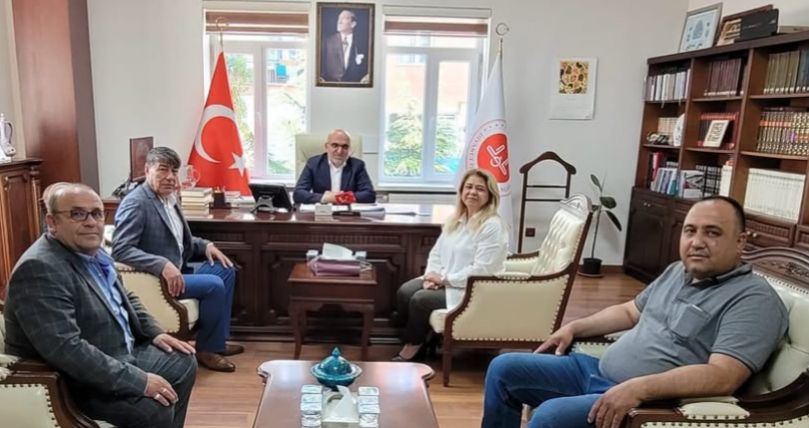 Karahisar Muhtarlar Derneği’nden Müftü İmamoğlu’na ziyaret Karahisar Muhtarlar Derneği Başkanı Sevgi Ayar ve beraberindeki heyet Afyonkarahisar
