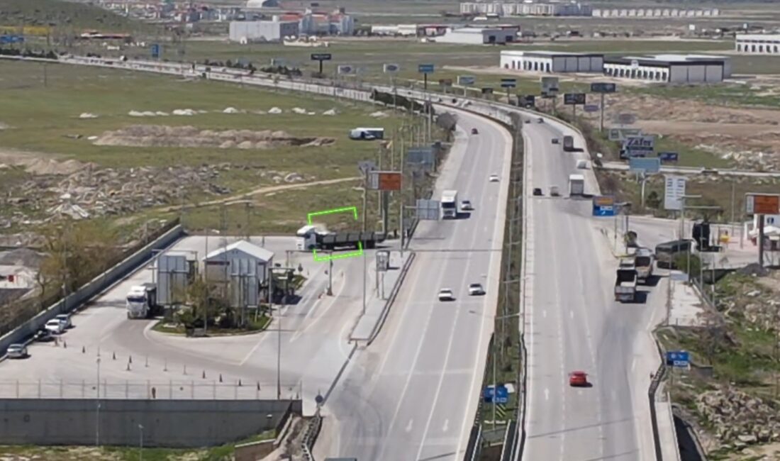 Afyon’da kuralsız yük taşımacılığına geçit yok Afyonkarahisar’da havadan yapılan denetimlerde, yük taşıma kurallarını ihlal eden kamyon