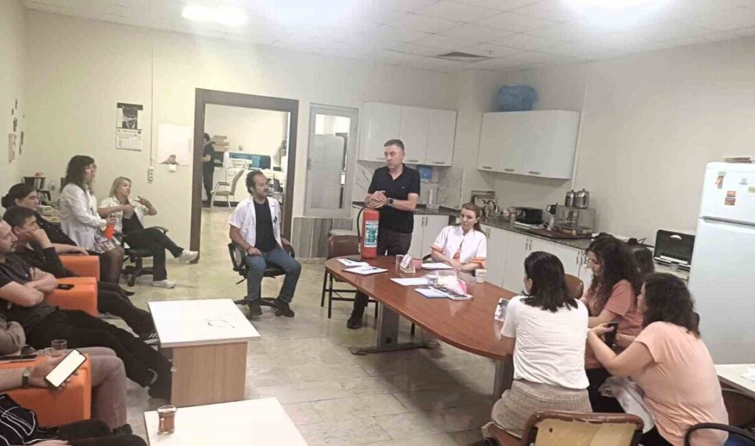 Afyonkarahisar Devlet Hastanesi’nde laboratuvar çalışanlarına hatırlatma eğitimi Afyonkarahisar Devlet Hastanesi genel laboratuvar biriminde, laboratuvar çalışanlarına yönelik yangın,