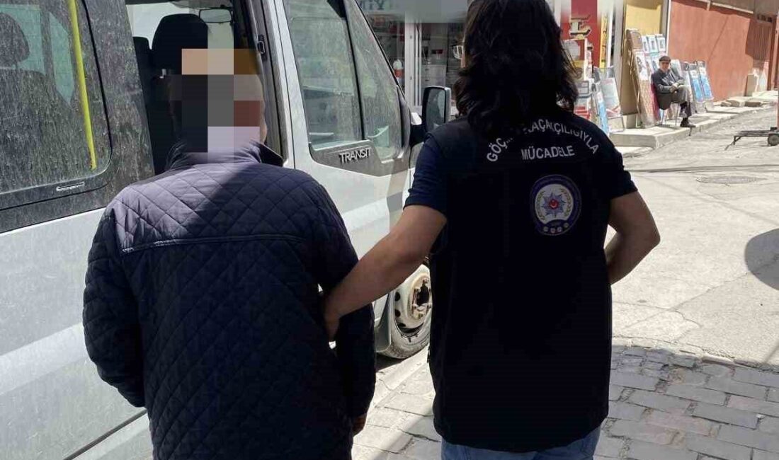 Afyonkarahisar’da 6 yabancı uyruklu şahıs sınır dışı edildi Afyonkarahisar Emniyet Müdürlüğü, göçmen kaçakçılığı ve düzensiz göçle mücadele çerçevesinde