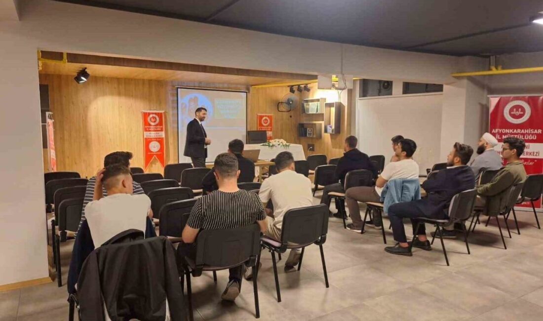 Afyonkarahisar’da “Baba Okulu” seminerine katılanlara belge takdimi Diyanet İşleri Başkanlığı tarafından aile yapısının güçlendirilmesi ve babaların aile