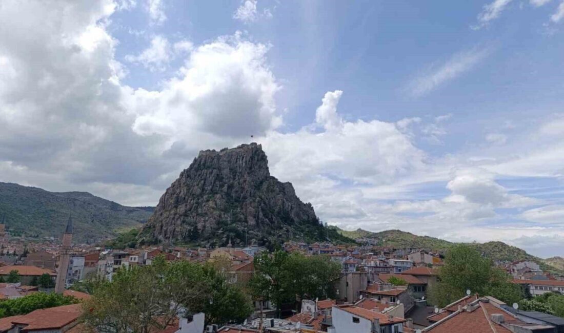 Afyonkarahisar’da hava durumu Yapılan meteorolojik değerlendirmelere göre, Afyonkarahisar’da yeni haftada parçalı bulutlu bir