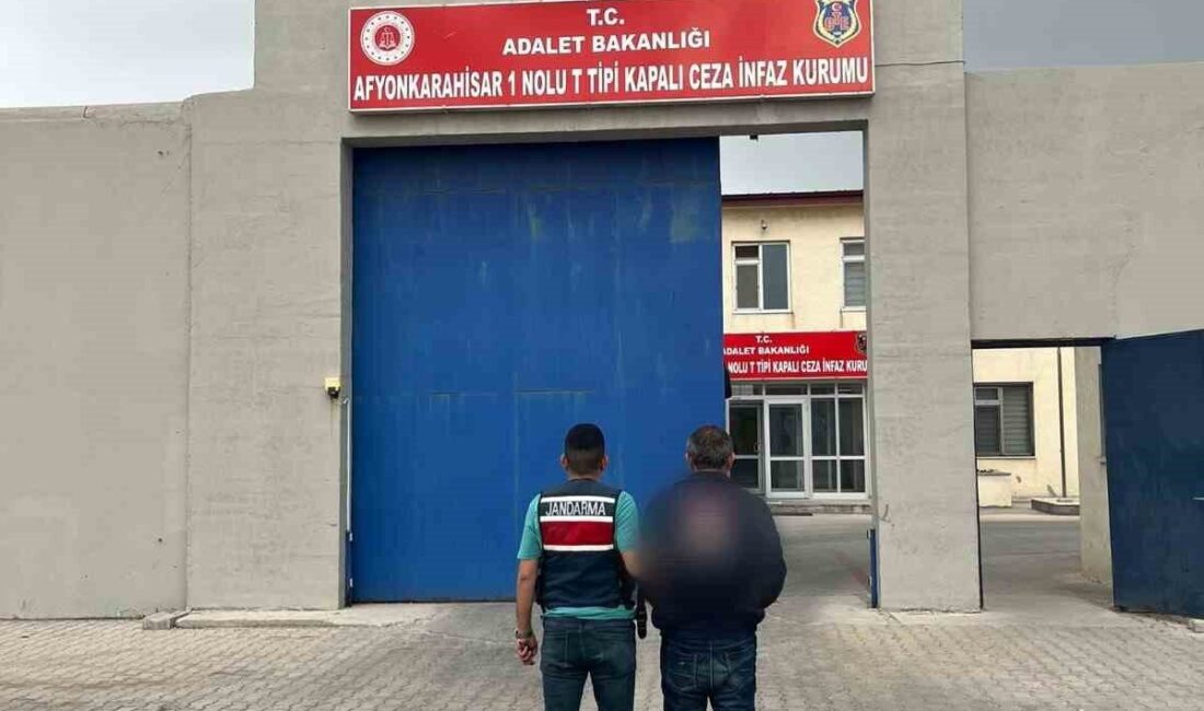 Afyonkarahisar’da hırsızlık suçundan aranan şahıs yakalandı Afyonkarahisar’da 6 yıl 8 ay hapis cezasıyla aranan şahıs jandarma