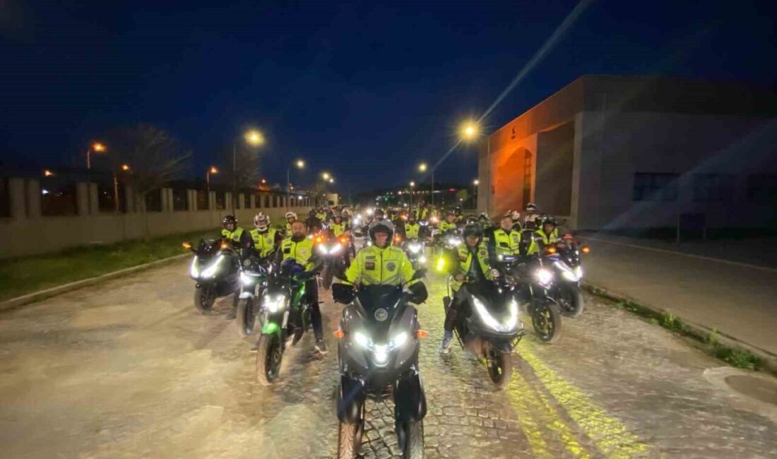 Afyonkarahisar’da motosiklet sürücülerine güvenli sürüş eğitimi verildi Afyonkarahisar İl Emniyet Müdürlüğü tarafından, Karayolu Trafik Haftası etkinlikleri çerçevesinde