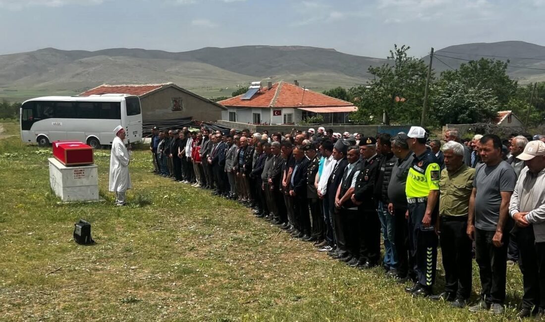 Afyonkarahisar’da vefat eden Kıbrıs Gazisi toprağa verildi Afyonkarahisar’da vefat eden 71 yaşındaki Kıbrıs Gazisi Mustafa Sarıtaş, askeri
