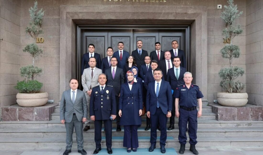 Afyonkarahisar’ın asayiş ve güvenliği değerlendirildi Afyonkarahisar Valisi Doç. Dr. Kübra Güran Yiğitbaşı başkanlığında, il genelindeki