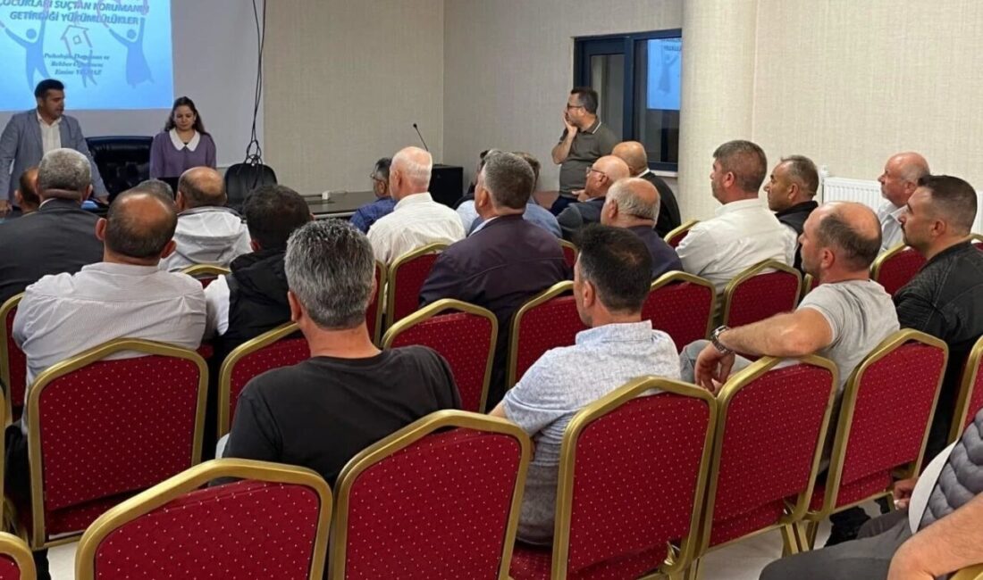 Altıntaş İlçe Milli Eğitimden muhtarlara eğitim Altıntaş İlçe Milli Eğitim Müdürlüğü tarafından organize edilen bilgilendirme programı