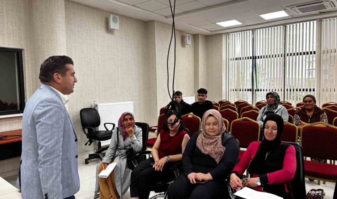 Altıntaş’ta Ebeveyn Okulu kursları Altıntaş İlçe Milli Eğitim Müdürlüğü koordinesinde Halk Eğitim Merkezi tarafından
