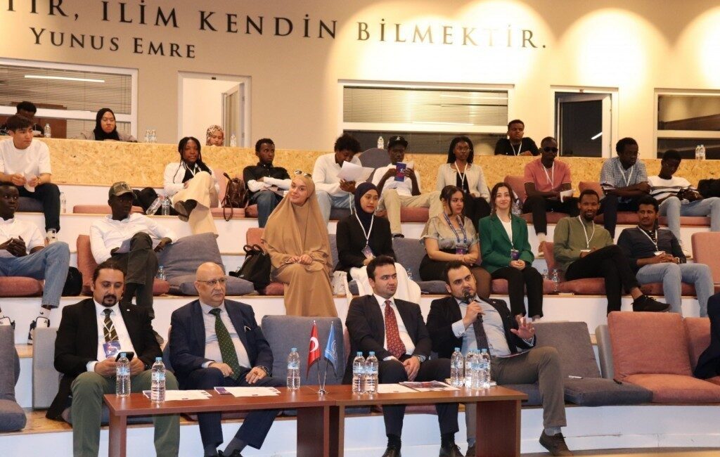 Anadolu Üniversitesi Uluslararası Öğrenci Kulüpleri tarafından düzenlenen Girişimcilik, Liderlik ve