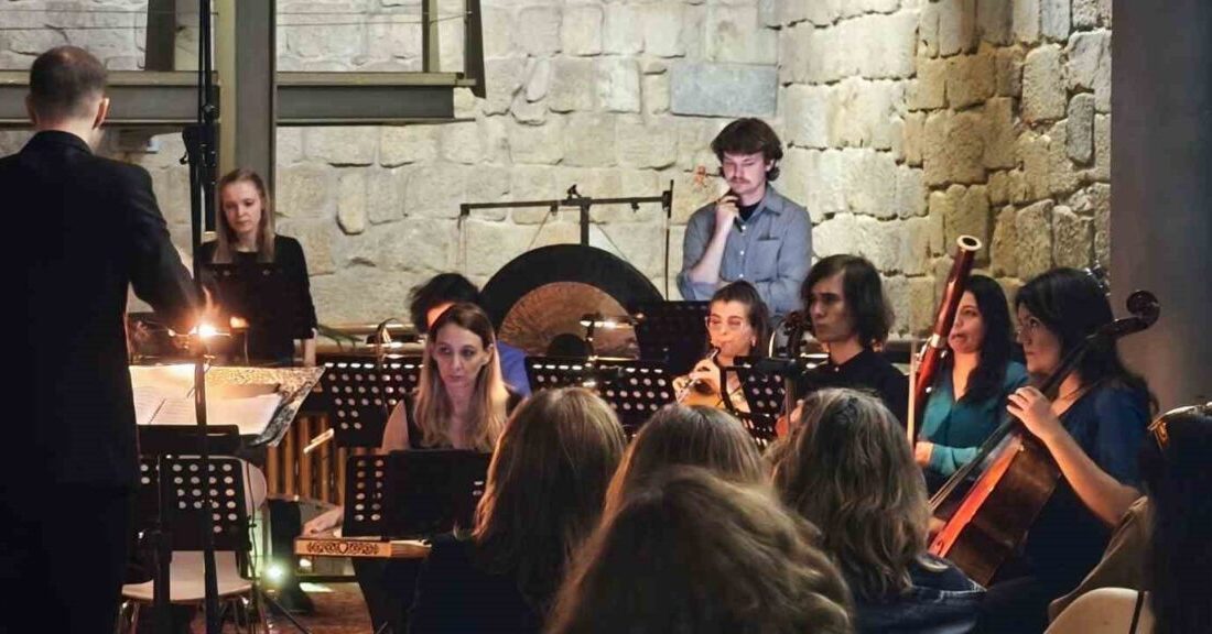 Anadolu Üniversitesi’nin aldığı Erasmus Projesinde bestelenen 7 eser Porto’da seslendirildi Anadolu Üniversitesi Devlet Konservatuvarı, Portekiz, Yunanistan ve Çek Cumhuriyeti ortaklığıyla