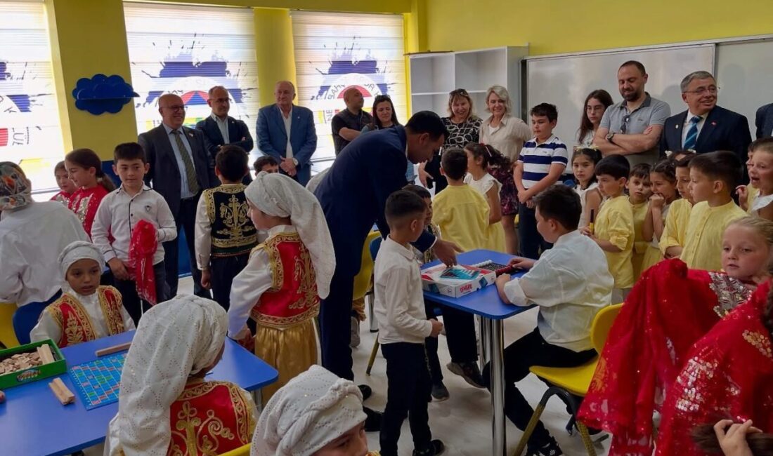 Atatürk İlkokulu’na Zeka Oyunları Sınıfı kazandırıldı Afyonkarahisar Ahmetpaşa Atatürk İlkokulu, Fenerbahçeli Tıp İnsanları Vakfı’nın bağışladığı zeka