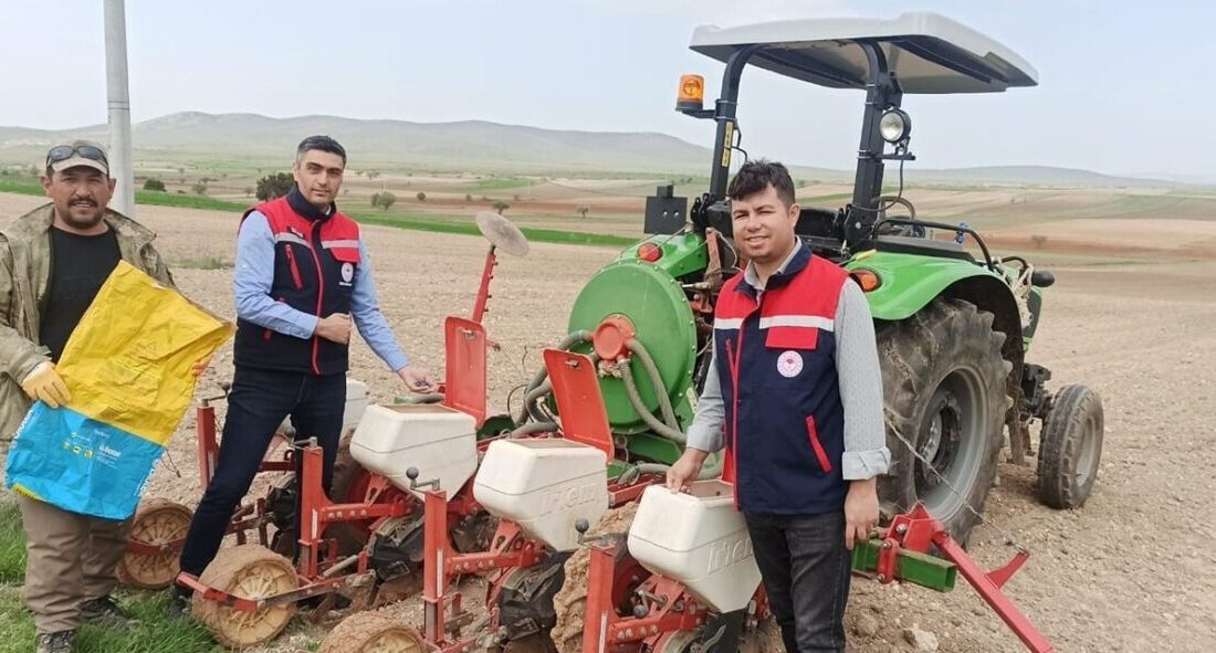 Ayçiçeği ekimlerini yerinde takip ediliyor Afyonkarahisar Tarım ve Orman İl Müdürlüğü, Bitkisel Üretim ve Bitki