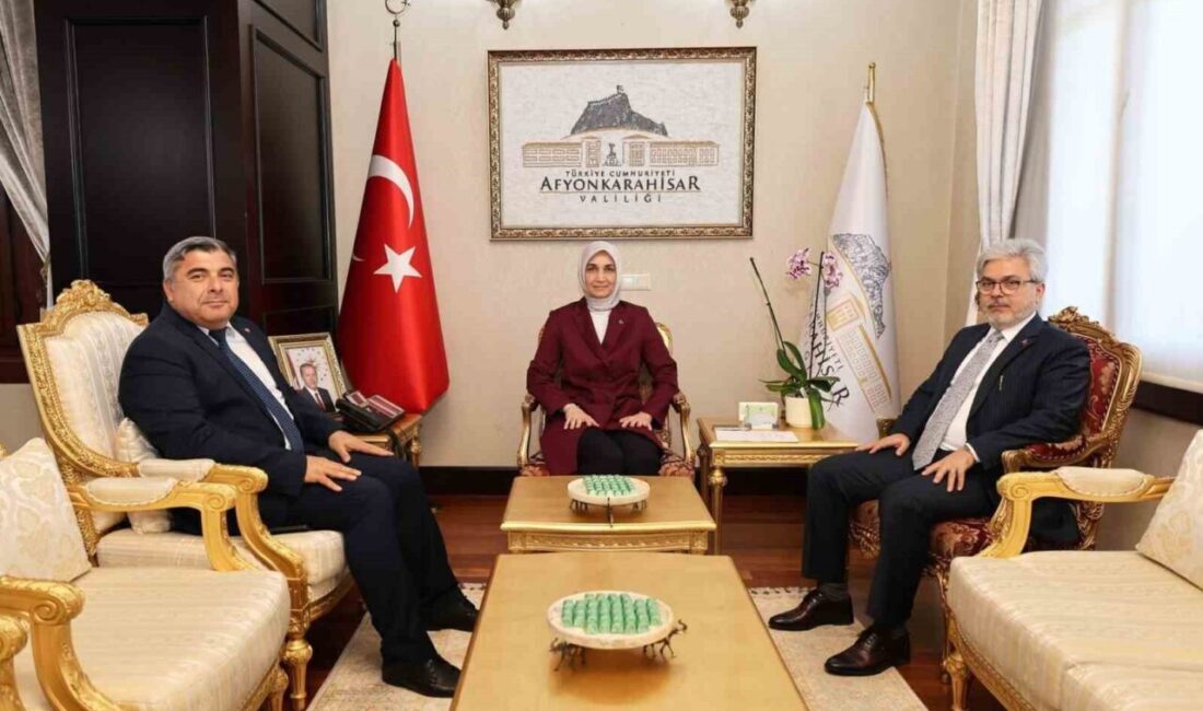 Bakan Yardımcısı Yelkenci’den Vali Yiğitbaşı’na ziyaret Milli Eğitim Bakan Yardımcısı Dr. Ömer Faruk Yelkenci, Afyonkarahisar Valisi