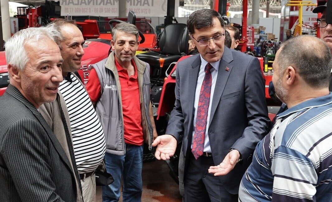 Başkan Eyüp Kahveci: “Üreticimizin her zaman yanındayız” Kütahya Belediye Başkanı Eyüp Kahveci, bu yıl 15’incisi düzenlenen Kütahya