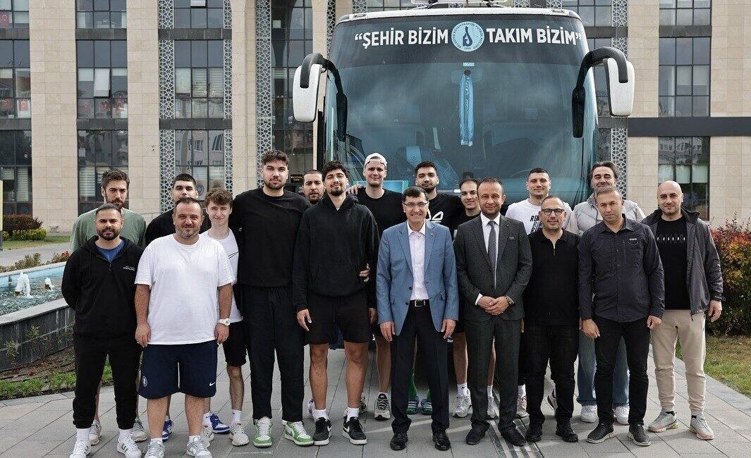 Başkan Eyüp Kahveci’den Kütahya Belediyespor Basketbol Takımına moral ve destek Kütahya Belediye Başkanı Eyüp Kahveci, Türkiye Basketbol Federasyonu Erkekler Bölgesel