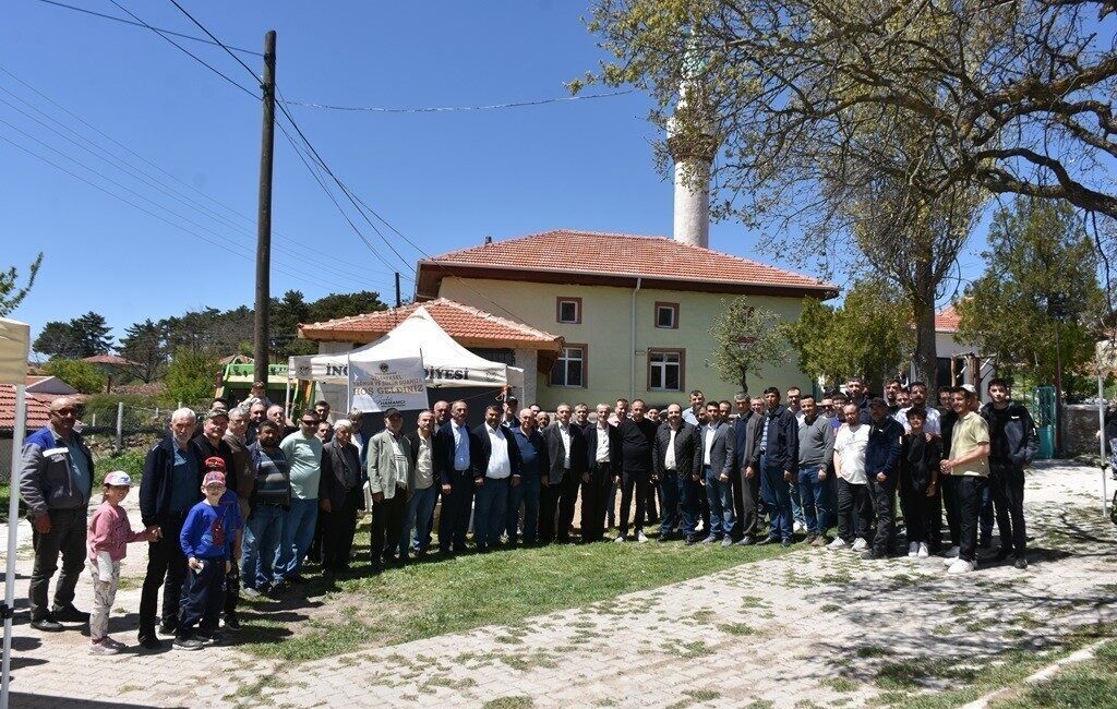 Başkan Hamamcı, yağmur dualarına katıldı Eskişehir’in Seyitali ve Dereyalak Mahallesi’nde yapılan yağmur duası İnönü Belediye