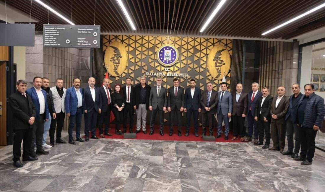 Başkan Kahveci’den özel halk otobüsçülerine teşekkür Kütahya Belediye Başkanı Eyüp Kahveci, Türkiye’nin farklı şehirlerinden gelen özel