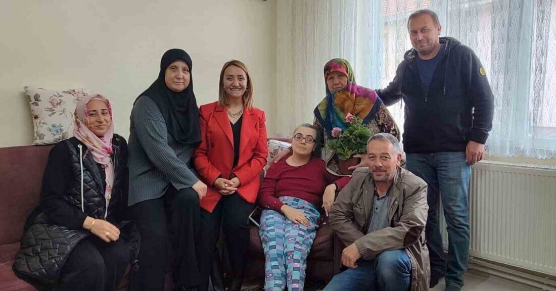 Başkan Tekin ilçedeki kadınlarla bir araya geldi Pazaryeri Belediye Başkanı Zekiye Tekin haftanın ilk iş gününde ilçedeki